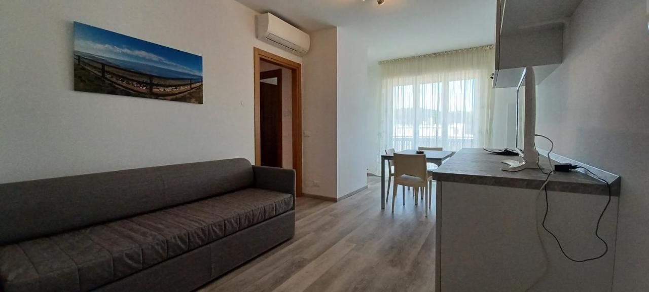 Casa Bivi - Apartments With 1 And 2 Bedrooms - Click Here For More Availabilities Lignano Sabbiadoro Exterior photo