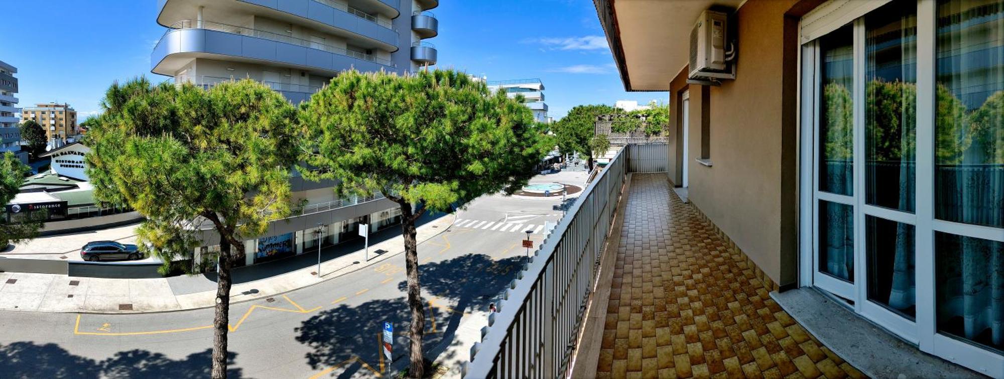 Casa Bivi - Apartments With 1 And 2 Bedrooms - Click Here For More Availabilities Lignano Sabbiadoro Exterior photo