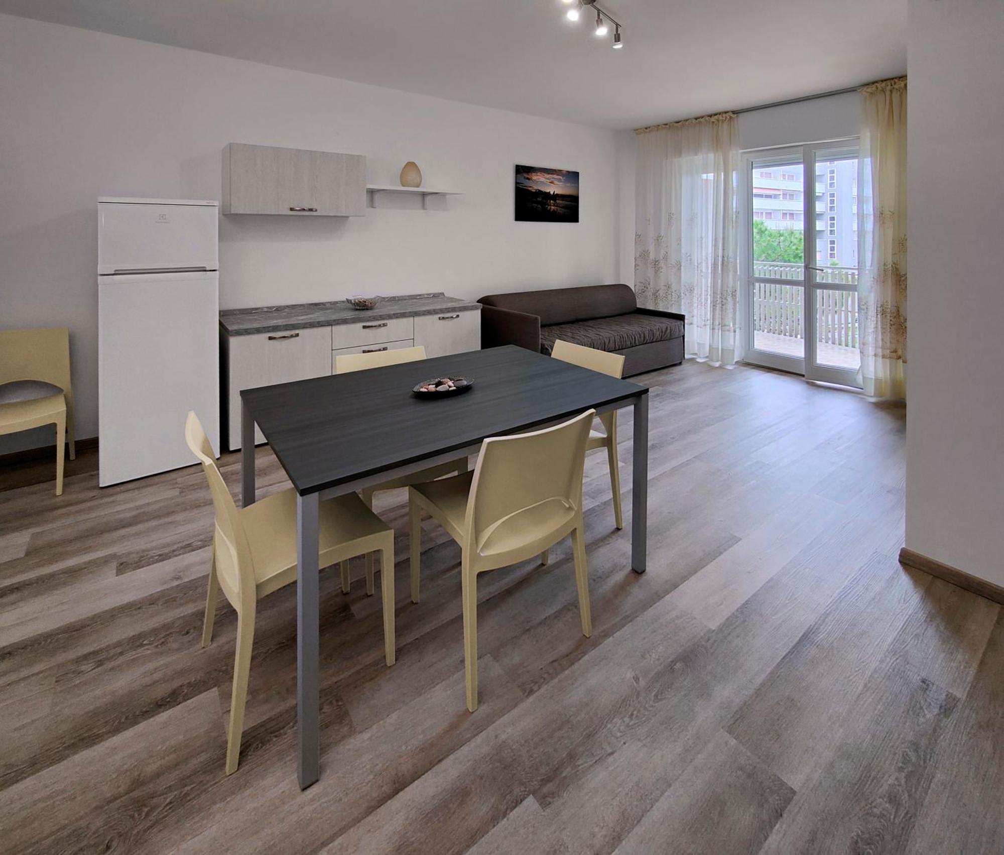 Casa Bivi - Apartments With 1 And 2 Bedrooms - Click Here For More Availabilities Lignano Sabbiadoro Exterior photo