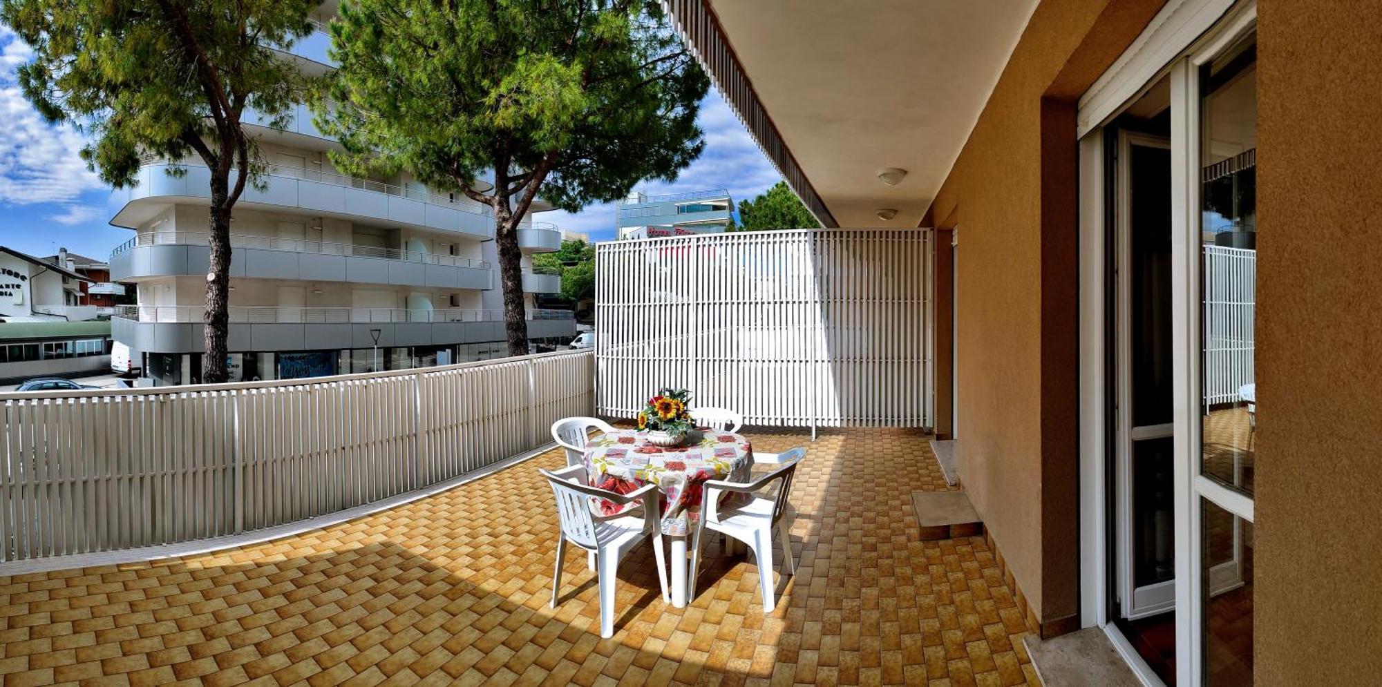 Casa Bivi - Apartments With 1 And 2 Bedrooms - Click Here For More Availabilities Lignano Sabbiadoro Exterior photo